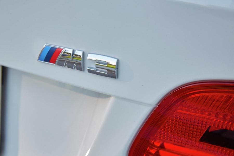 Логотип BMW M3 Coupe (E92) 2008 года  (фото 32 из 83)